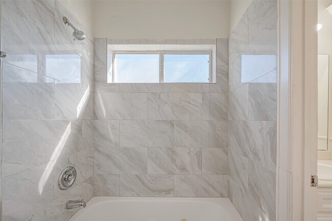 Building Photo - 16002 Castletown Park Ct