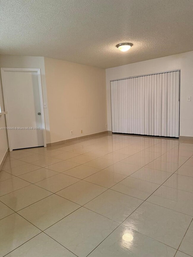 Building Photo - 9999 Summerbreeze Dr