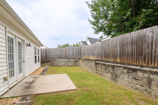 Building Photo - 114 York Way