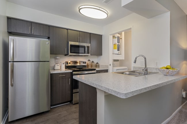 Building Photo - Fairlane Meadow Apartments and Townhomes