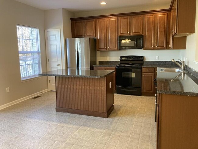 Building Photo - 465 Jacobsen Drive