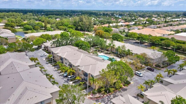 Building Photo - 1700 Crestwood Ct S