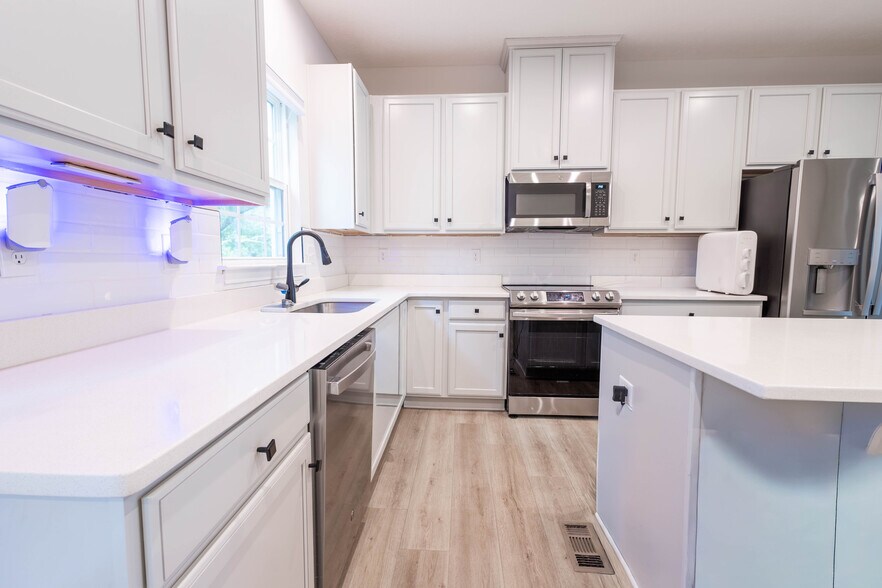 Building Photo - 6800 Frey Ln