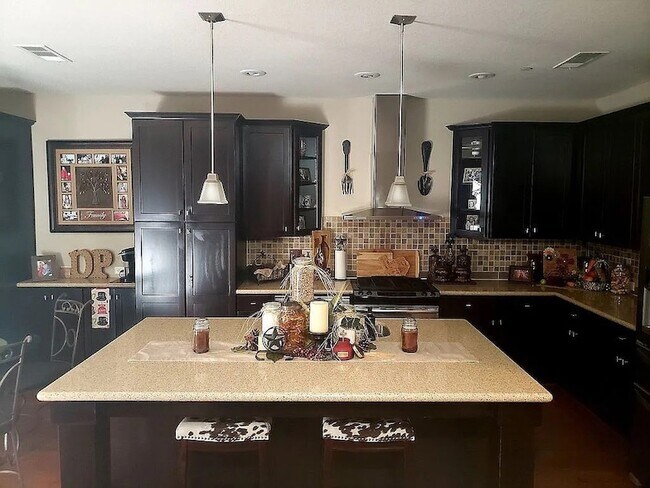 Building Photo - 1605 Brook Glen Dr