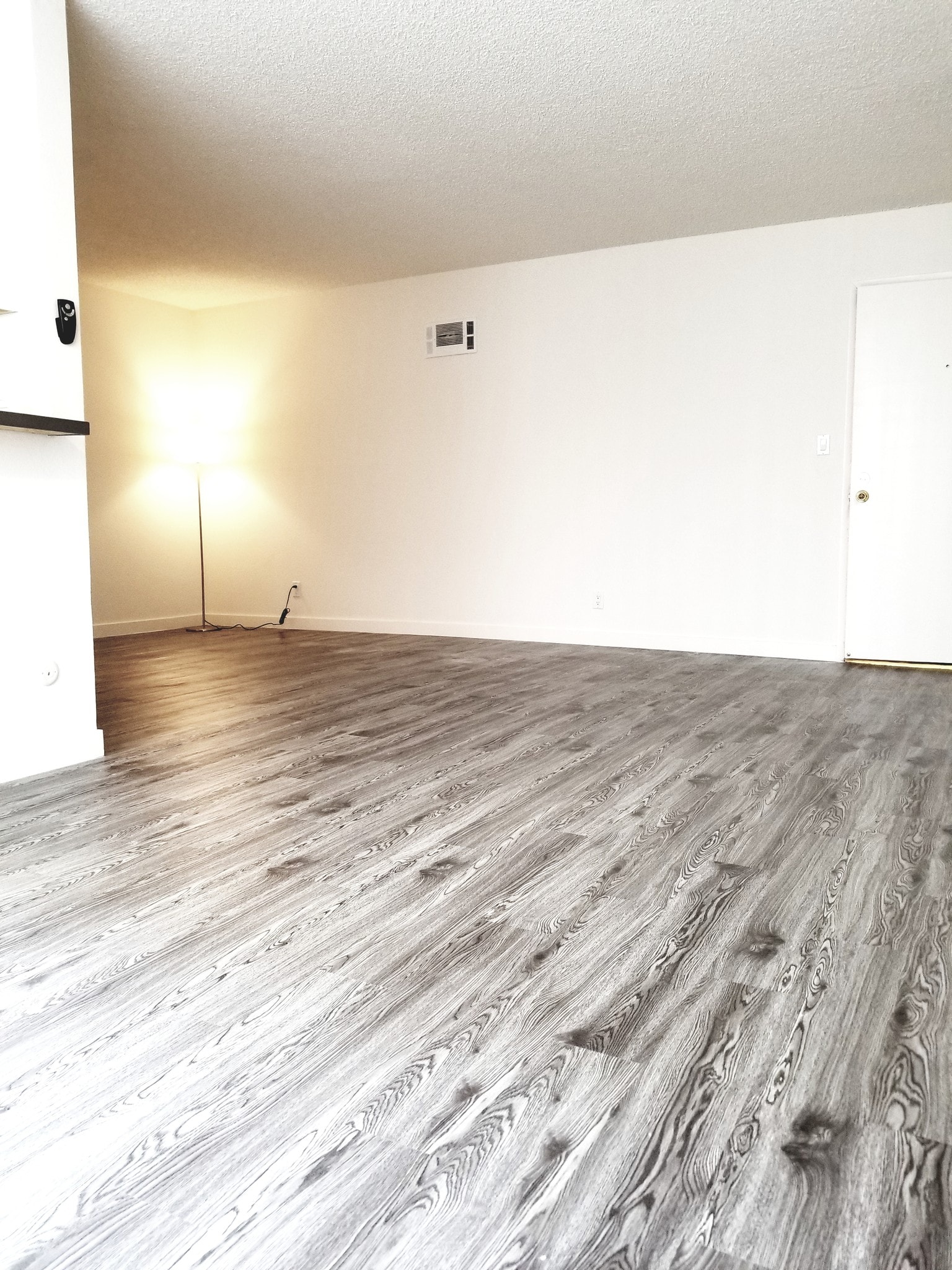 Building Photo - 526 S Ardmore Ave