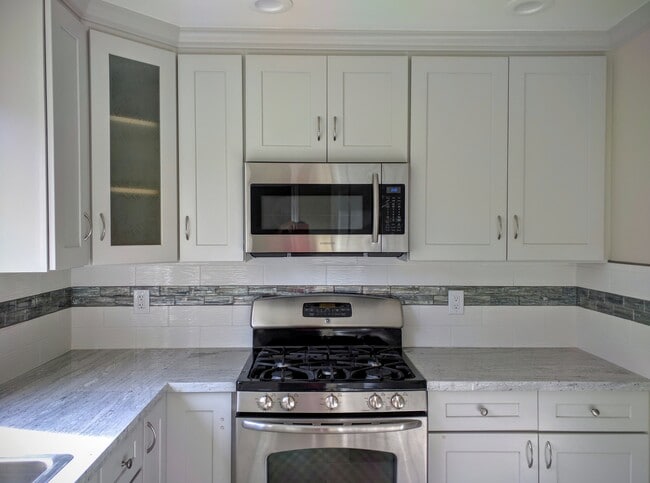 Building Photo - 1566 Capri Dr