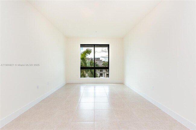 Building Photo - 4640 NW 84th Ave