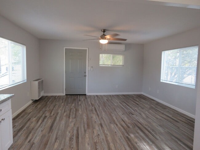 Building Photo - Cozy Clean Cabin!