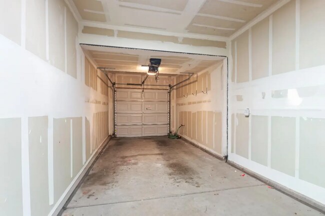 Building Photo - Rocklin