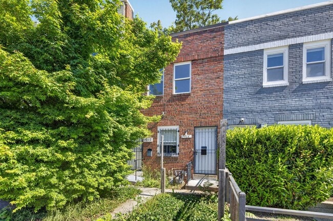 Building Photo - 1714 Gales St NE