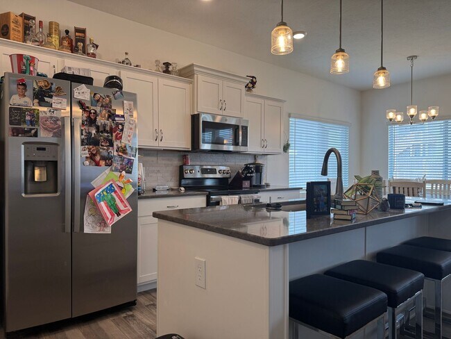 Building Photo - 1914 Hummingbird Dr