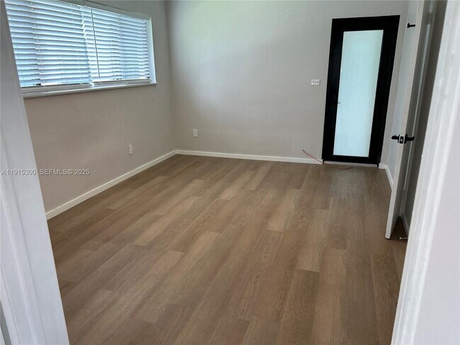 Building Photo - 1280 NE 105th St