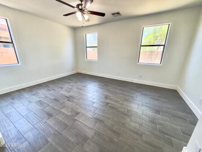 Building Photo - 7116 W Sophie Ln