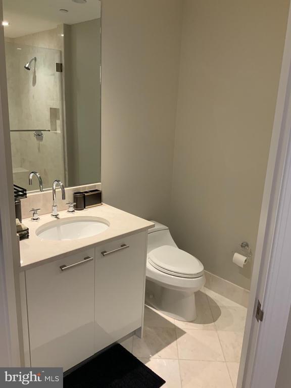 Building Photo - 1881 N Nash St