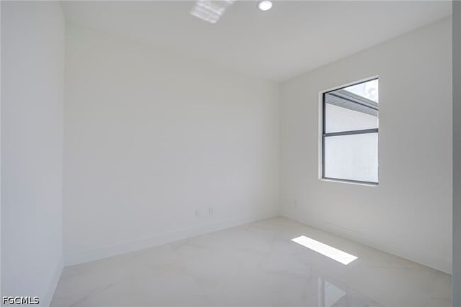 Building Photo - 5905 Sunshine Blvd N
