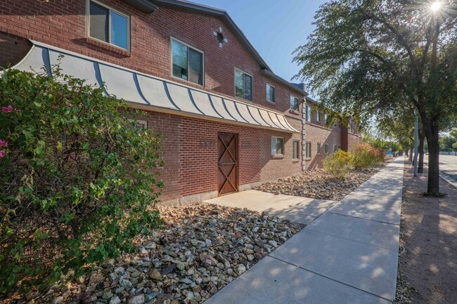 Building Photo - 1333 E Thomas Rd