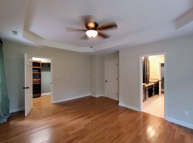 Building Photo - 2108 Valley Dale Ln