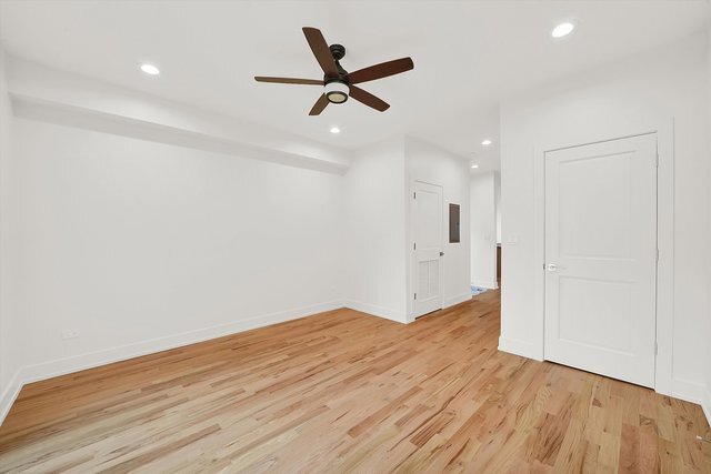 Building Photo - 554 W Cullerton St