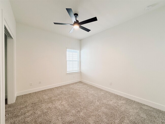 Building Photo - 16575 Oasis Glade Dr