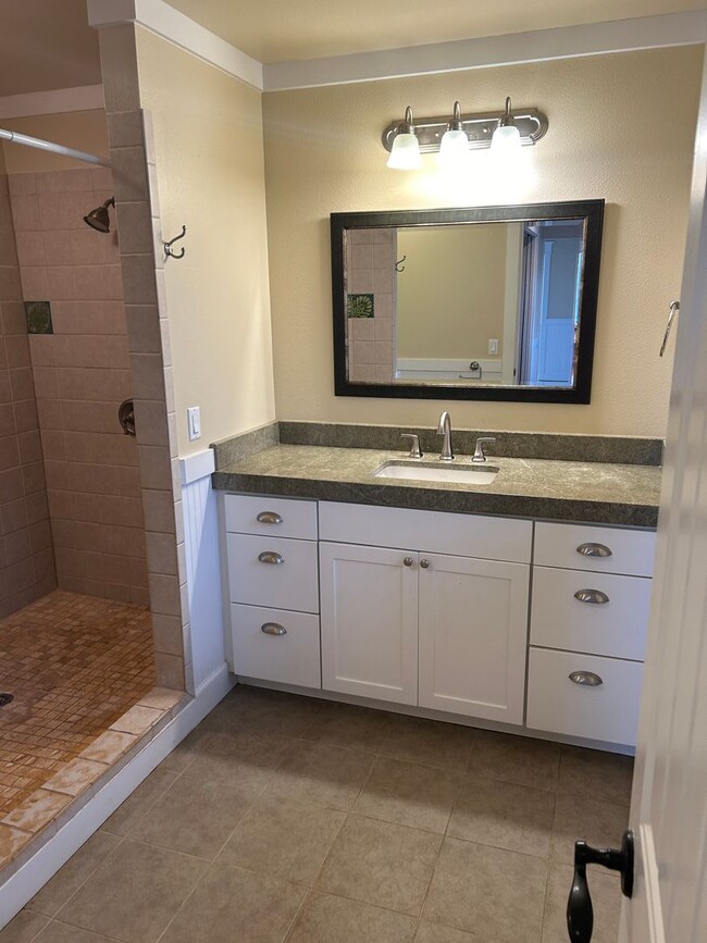 Building Photo - 3550 Kakela Makai Dr