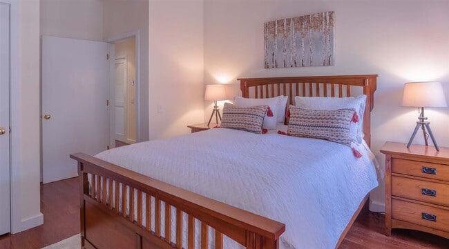 Building Photo - 340 Grove St