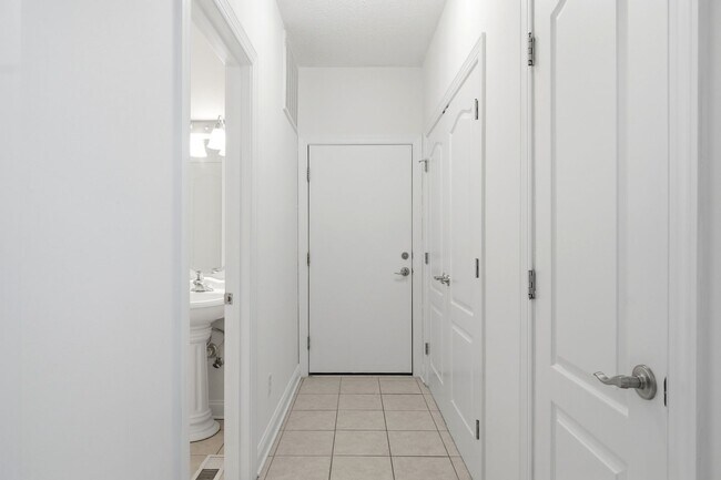 Building Photo - 2645 Blossom Trail E