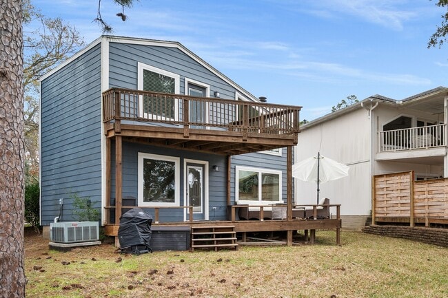 Building Photo - 3203 Poe Dr