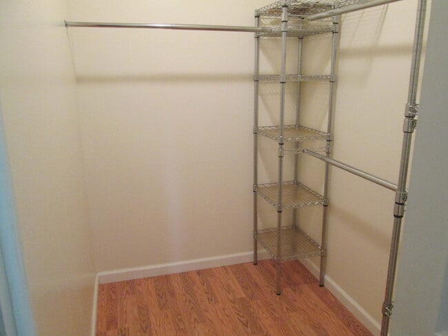 Building Photo - Cozy Living in the Heart of Brentwood