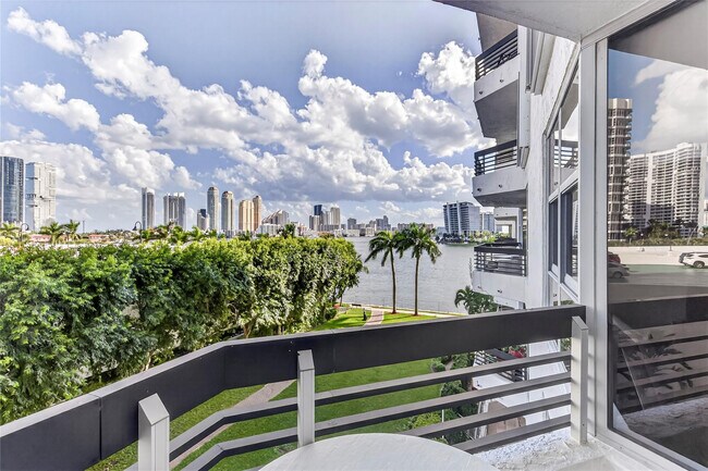 Building Photo - 3530 Mystic Pointe Dr