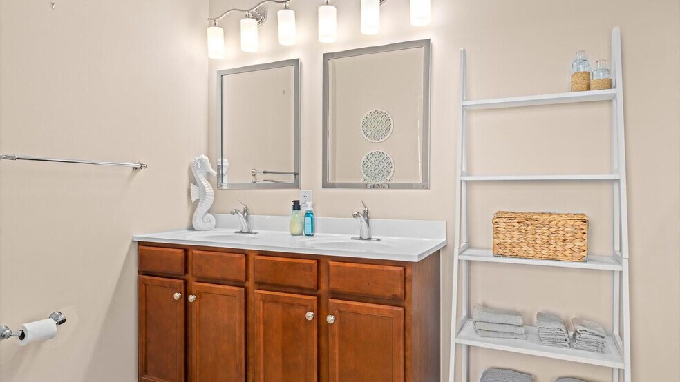 Building Photo - 810 Asbury Ave