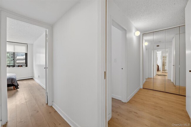 Building Photo - 25 Rockledge Ave