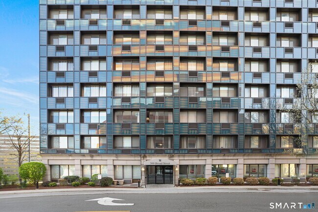 Building Photo - 300 Broad St