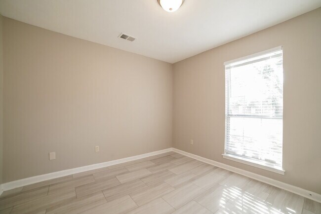 Building Photo - 4882 Graham Lake Dr