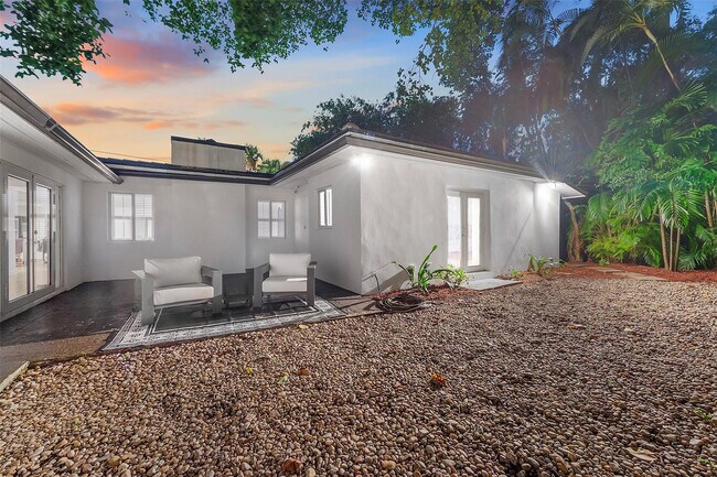 Building Photo - 1221 SW 18th St