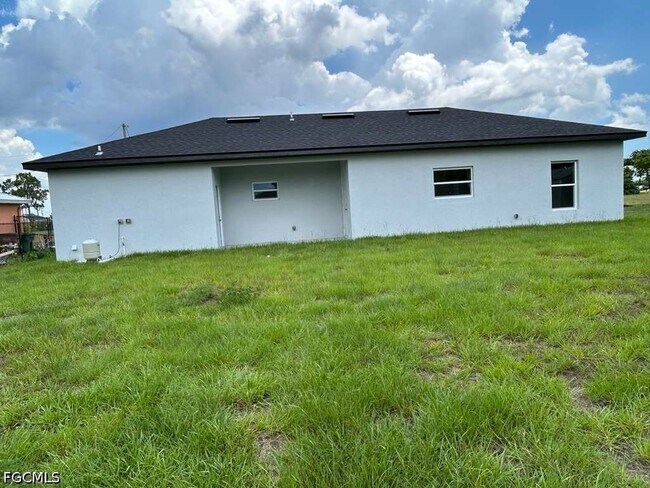 Building Photo - 1701 NE 44th Terrace