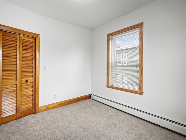 Building Photo - 69 Stowers St