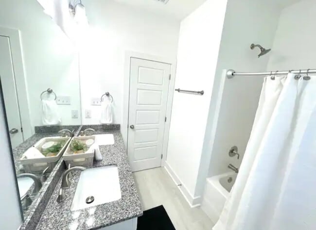 Upstairs bathroom - 1101 Cherry Birch Ave