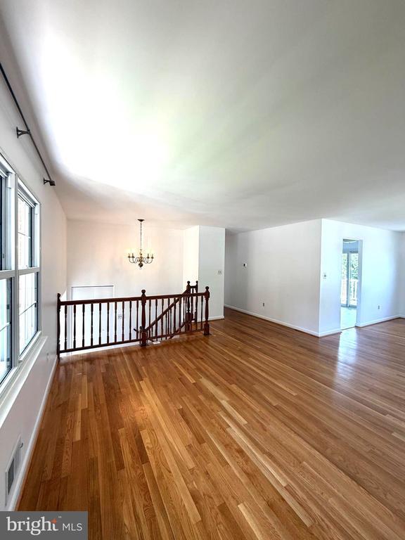 Building Photo - 1234 Pleasant Valley Dr
