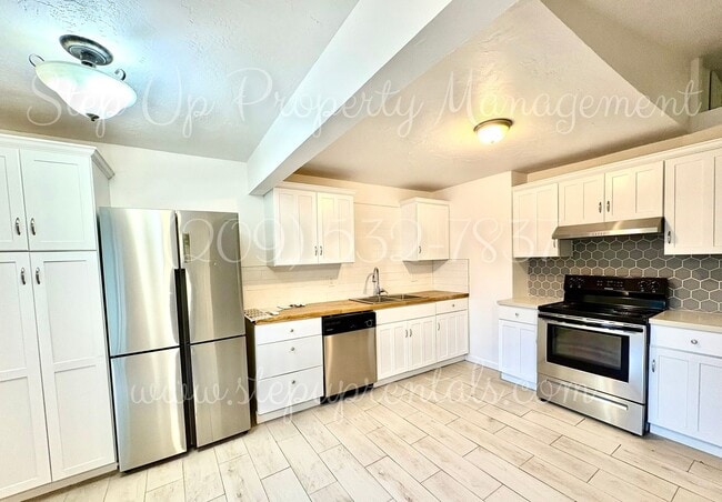Building Photo - 11240 CA-49