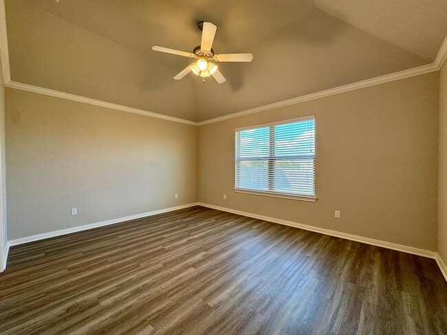 Building Photo - Duplex on Hilltop Drive | Midway ISD *Leasing Special Available*