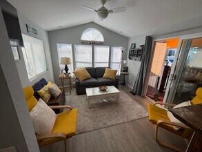 Building Photo - Charming Bungalow by the Beach in Leucadia!