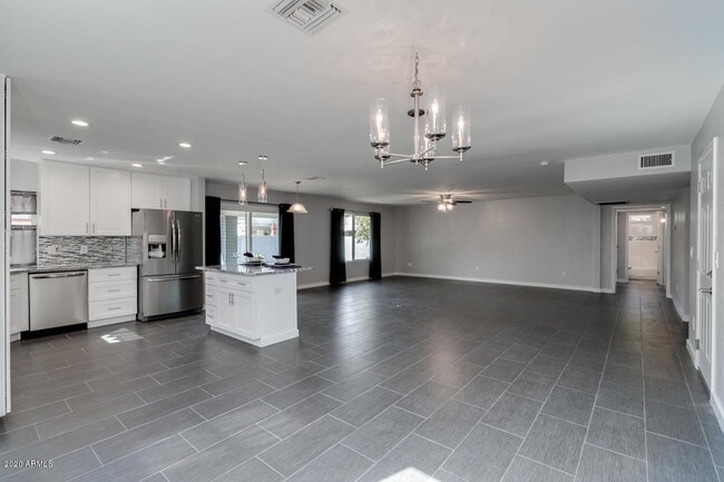 Building Photo - 1115 W Barrow Dr