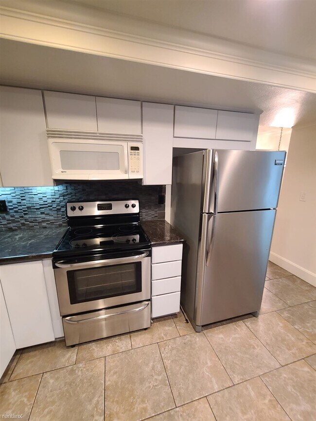 2 br, 2.5 bath Townhome 20694 Waterford 20694 Waterford Pl Castro Valley CA 94552