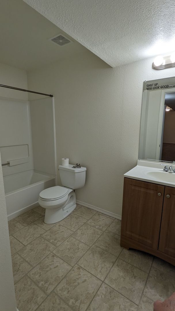 Building Photo - 5444 Hicks Dr