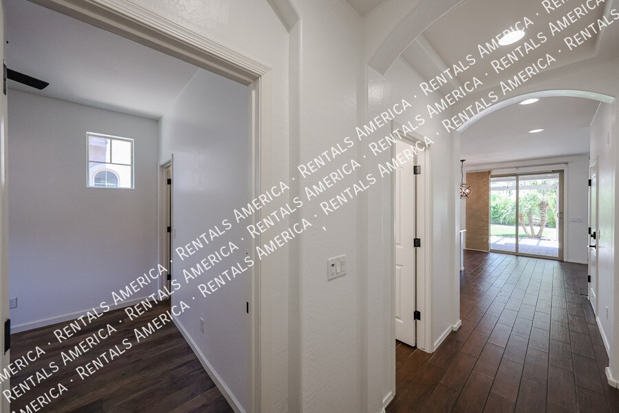 Building Photo - 5193 S Moccasin Trail