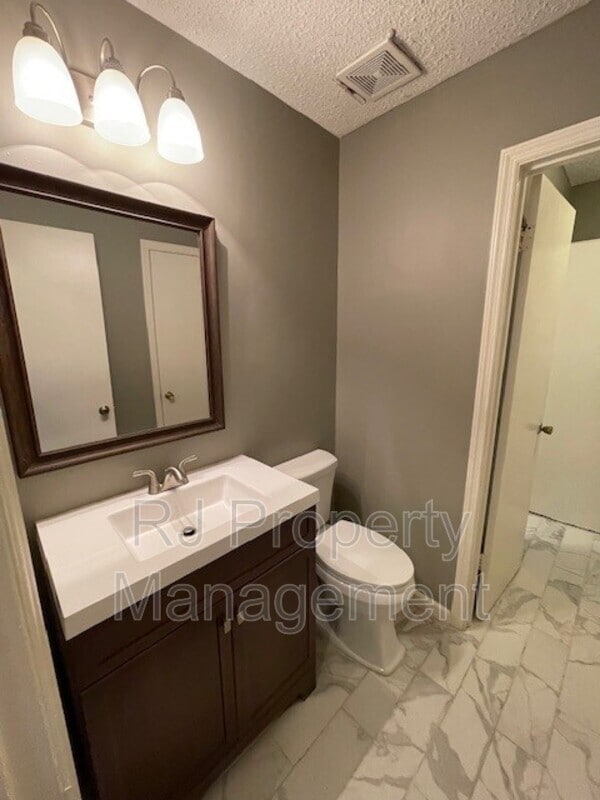 Building Photo - 6989 Amberly Way Dr