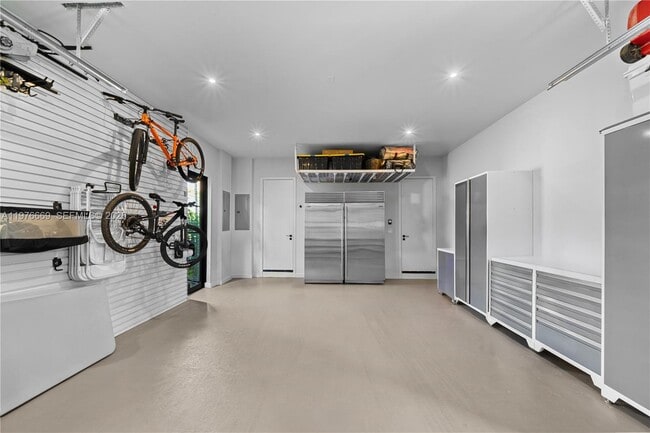 Building Photo - 2015 Country Club Prado