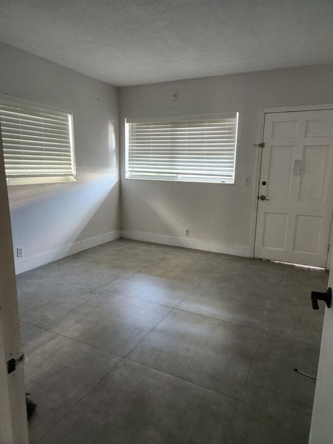 Building Photo - 467 Golden Isles Dr