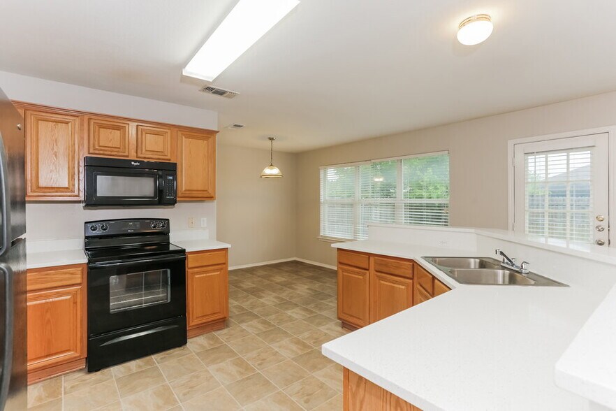 Building Photo - 7501 Fossil Garden Dr