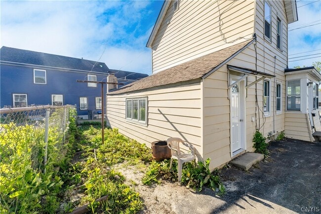 Building Photo - 1409 Erie St